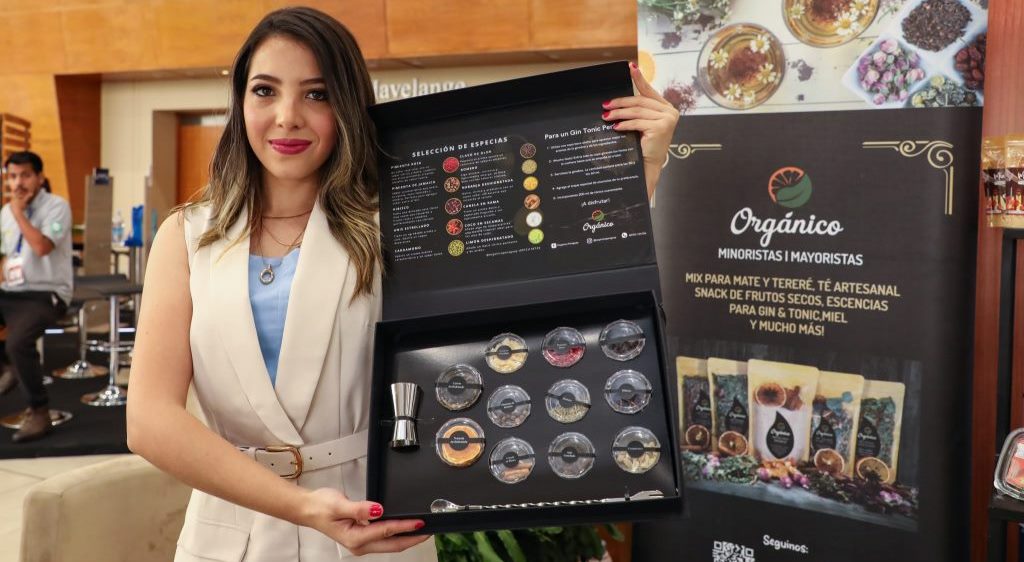 Emprendedora apuesta a la producción de hierbas y frutos secos con miras a la exportación