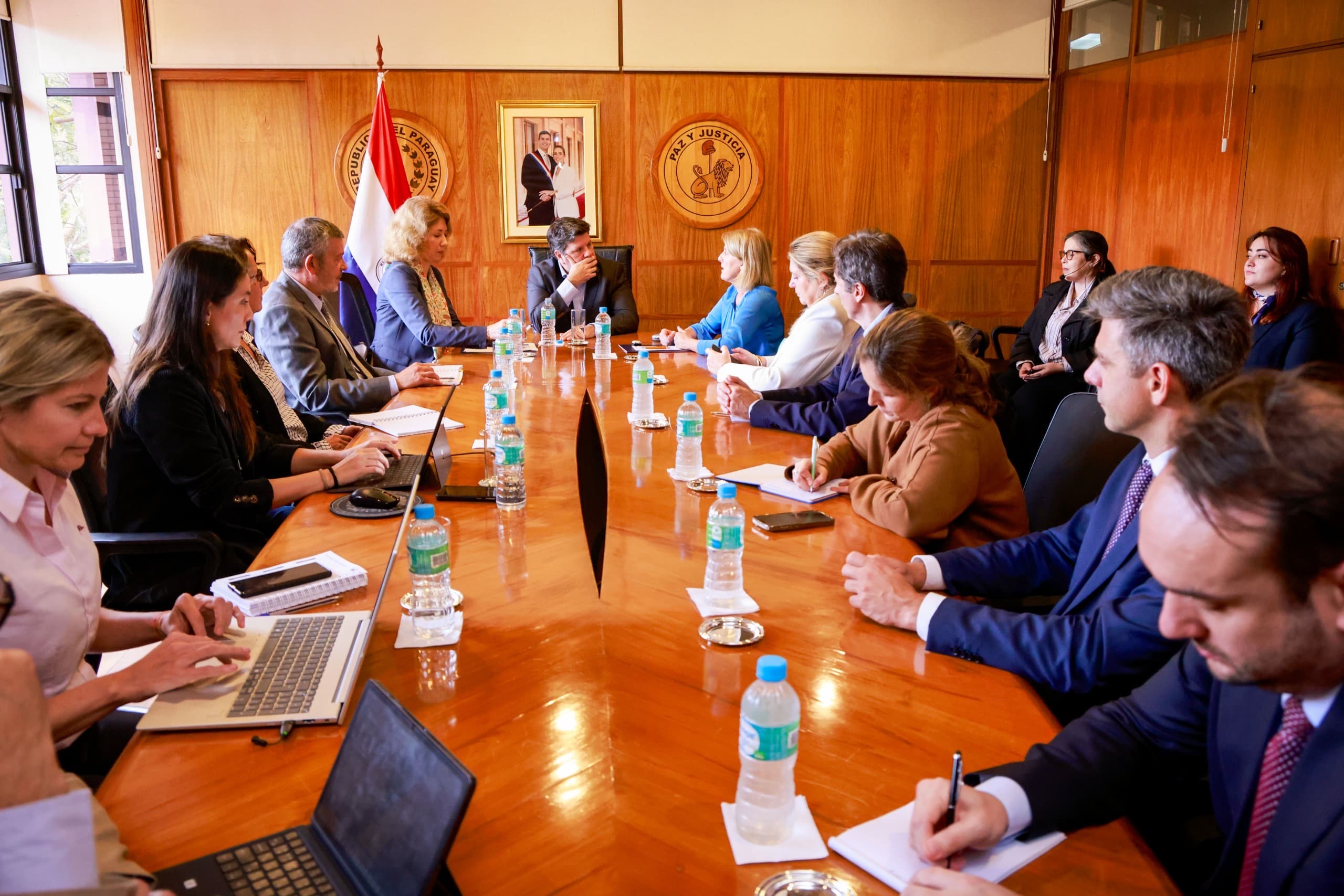 Delegación europea destaca a Paraguay como destino atractivo para inversiones